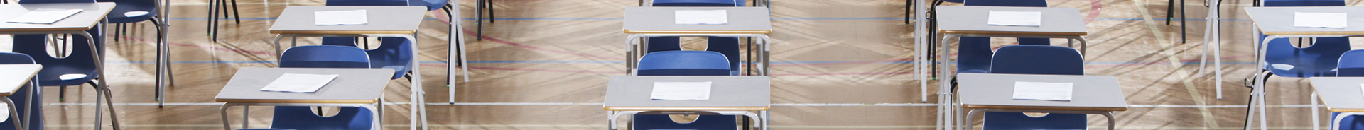 Banner: foto di banchi in aula