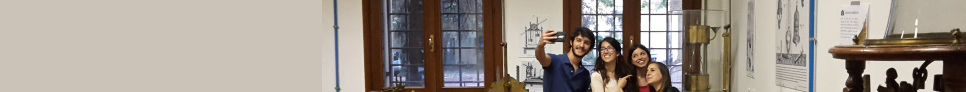 Banner: foto di ragazzi nel museo