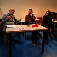 Scena ripresa durante una spiegazione in aula